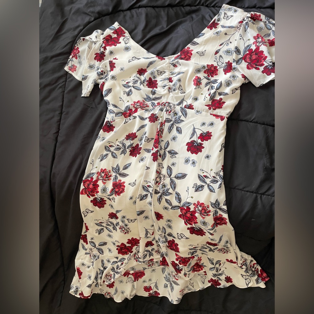 Cute little flower dress :) XXL super stretchy and cool material. Candies brand.